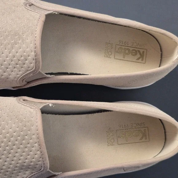 Keds Slip On  Women's Size 10 Sneaker /Beige Suede Perforated Dream Foam Slip In - Picture 4 of 9